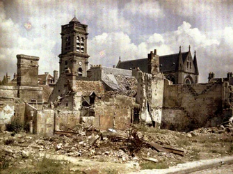 Die Kirche und zerstörte Gebäude in der Rue du Coq Lombard, Soissons, Aisne, Frankreich, 1917